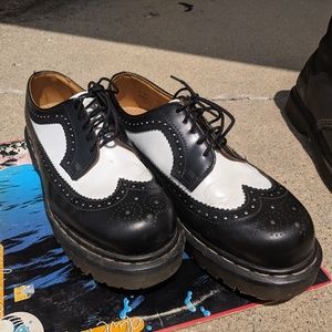 Dr. Martens 3989 Brogue Wingtip